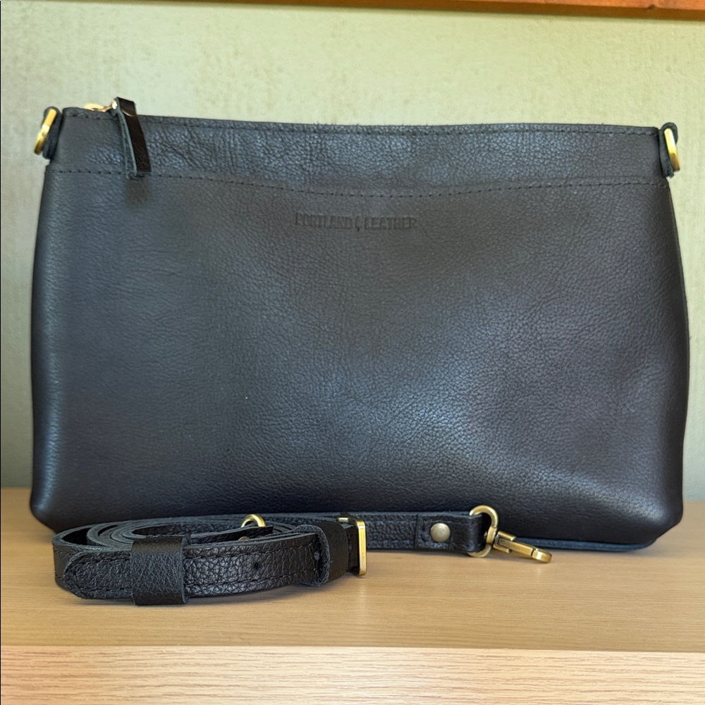 Portland Leather Large POPPY Crossbody Purse in Pebbled Black